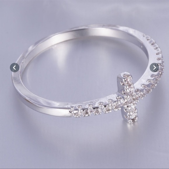 Gorgeous Cross Ring - Picture 6 of 8